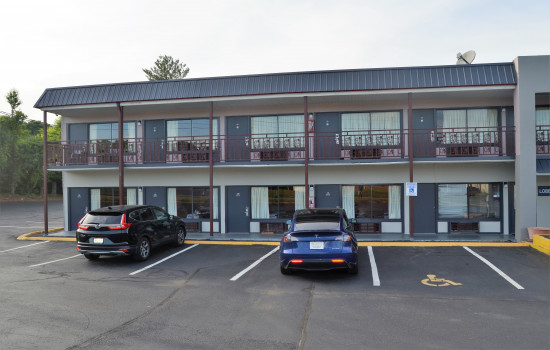 Bravo Inn - Exterior