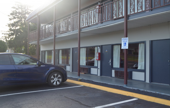 Bravo Inn - Exterior